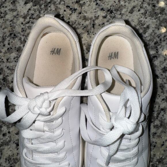 H&M Girl's Size 4 White Sneaker Shoes with Unicorn Design Gently Used - Picture 6 of 8